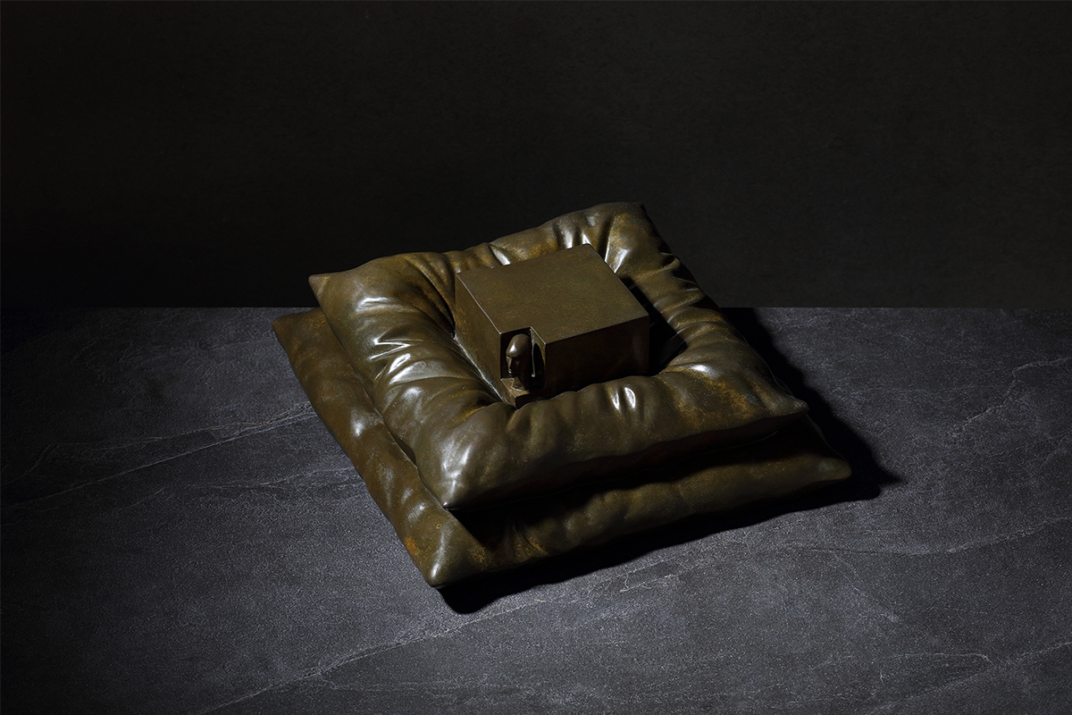 段存真　夢的重量-閉　42×40×15cm　青銅　2012